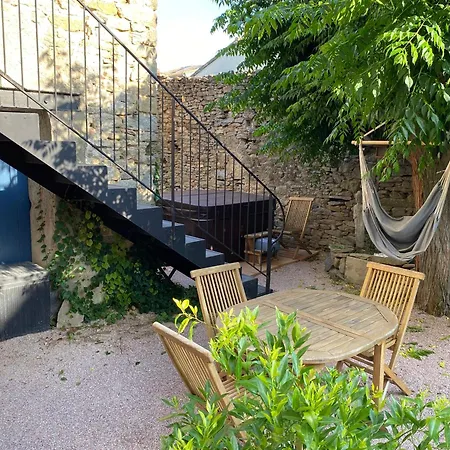 Petit De Charme